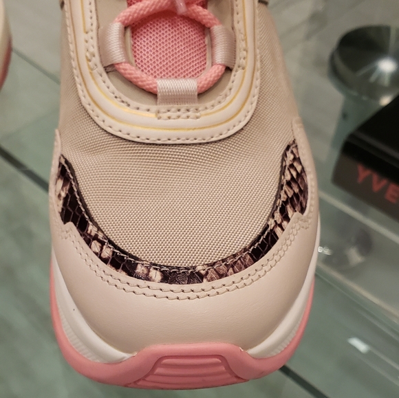 EUC- Michael Kors Olympia mixed media baby pink platform sneakers - Picture 4 of 14